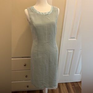 Elegant Sleeveless Midi Dress in Light Gray